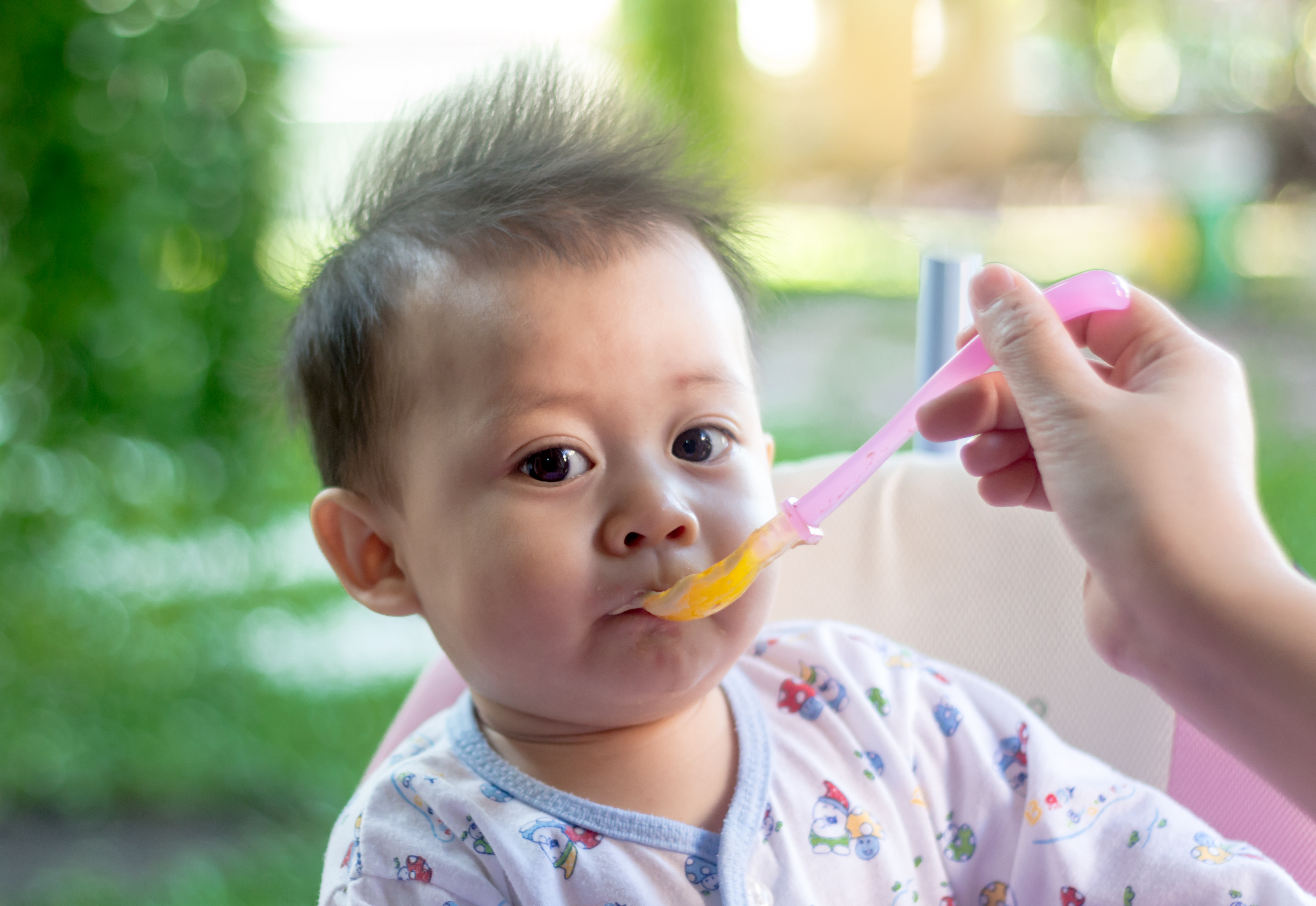 Feeding infant